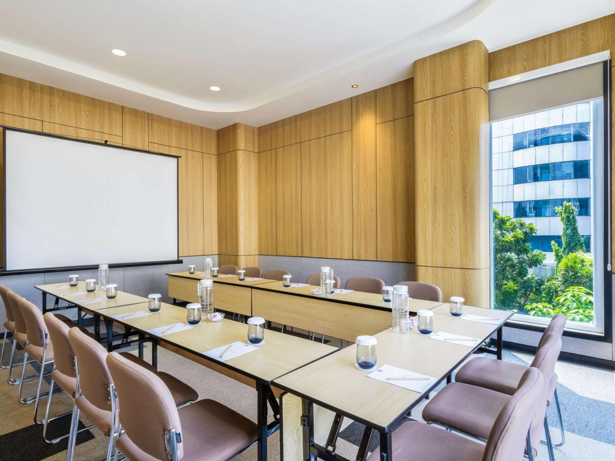Ibis Raden Saleh Hotel 3*